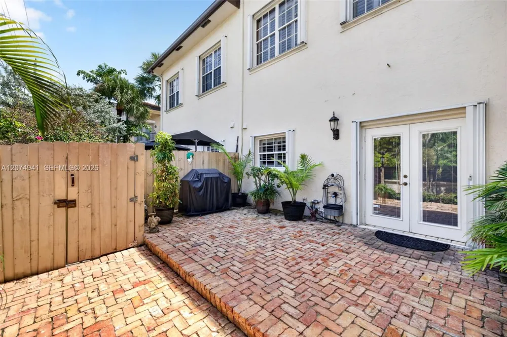 362 NE 7th Ave Fort Lauderdale, FL 33301