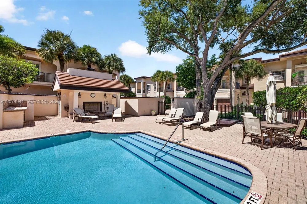 362 NE 7th Ave Fort Lauderdale, FL 33301