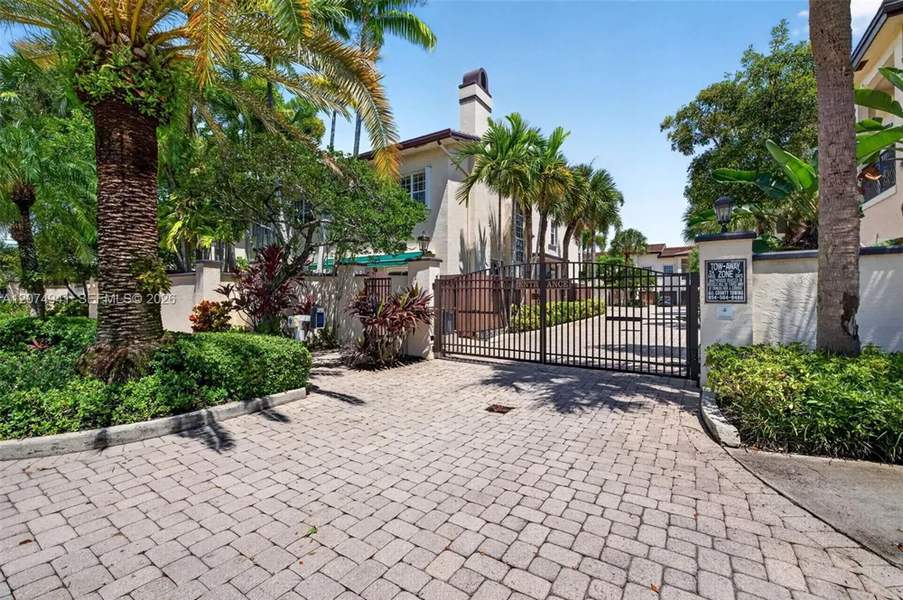 362 NE 7th Ave Fort Lauderdale, FL 33301