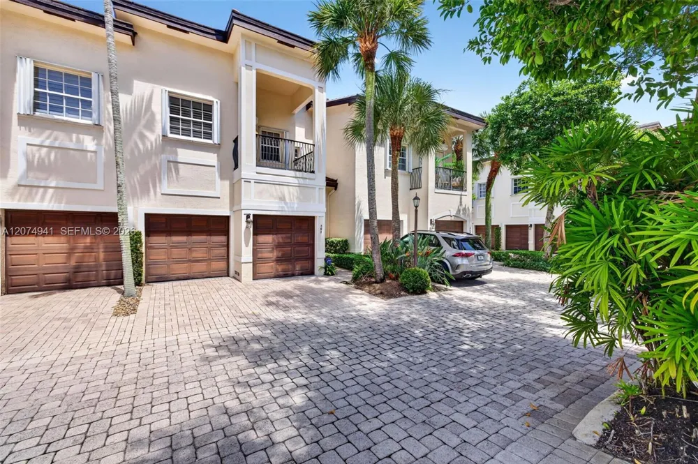 362 NE 7th Ave Fort Lauderdale, FL 33301