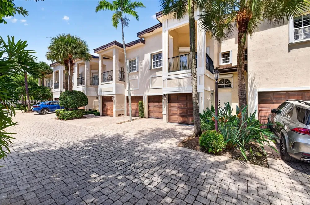 362 NE 7th Ave Fort Lauderdale, FL 33301