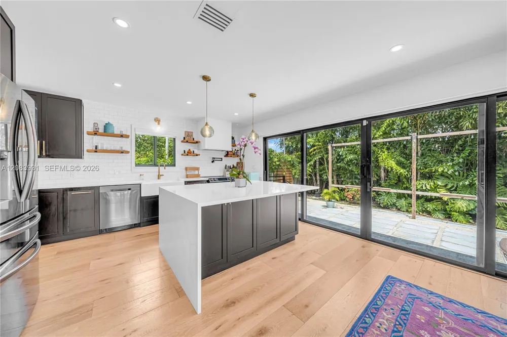 3261 SW 16th Ln Miami, FL 33145