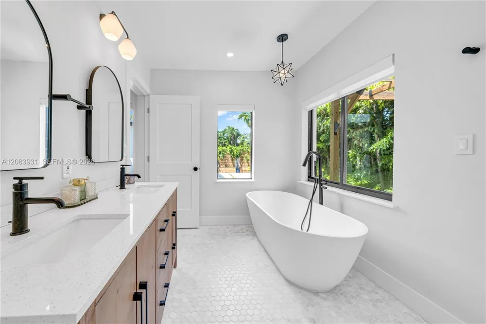 3261 SW 16th Ln Miami, FL 33145