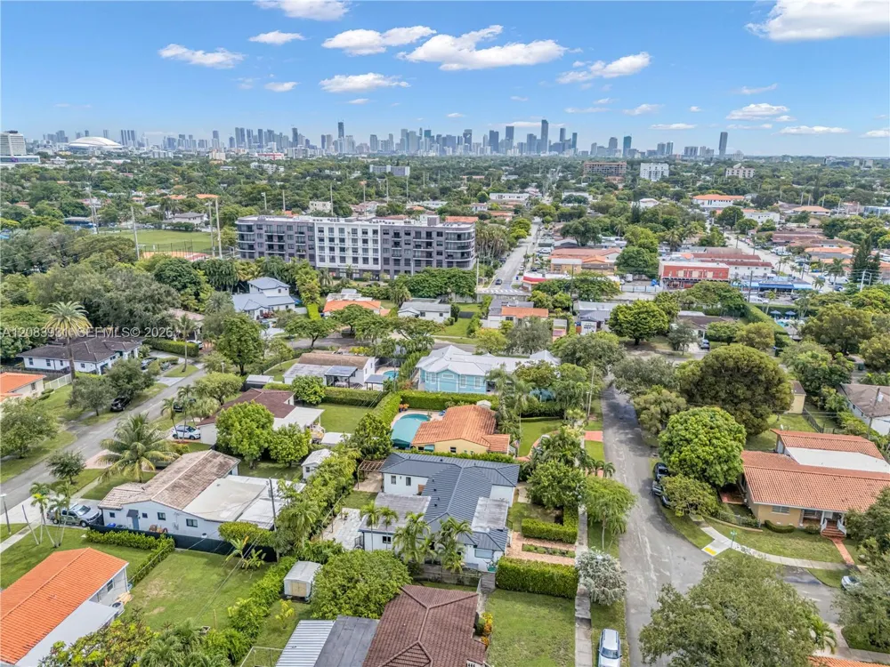 3261 SW 16th Ln Miami, FL 33145
