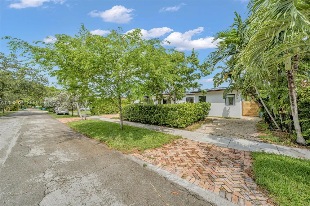 3261 SW 16th Ln Miami, FL 33145