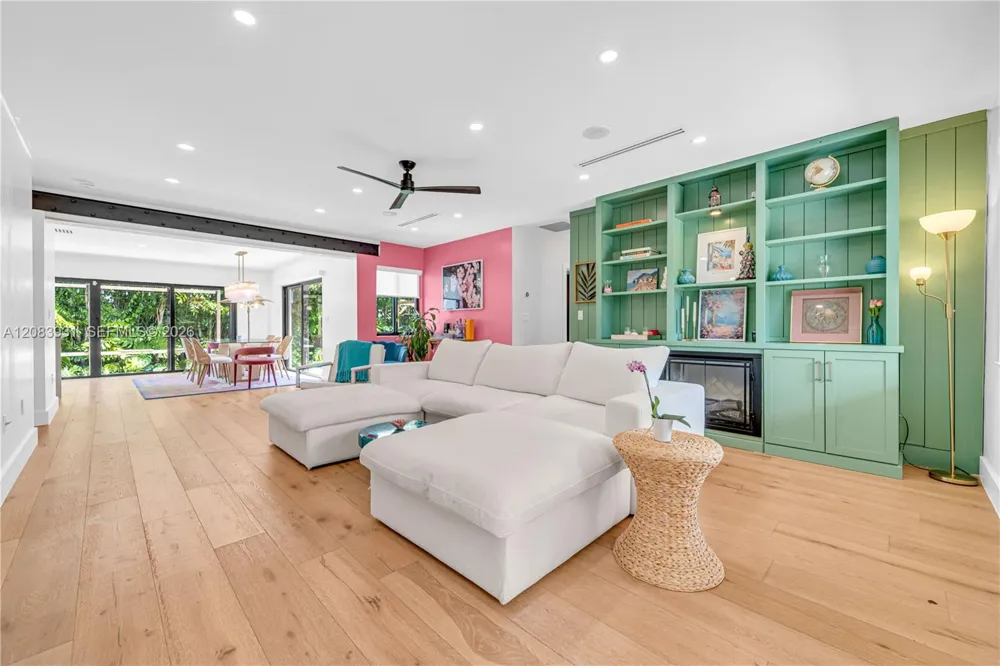 3261 SW 16th Ln Miami, FL 33145