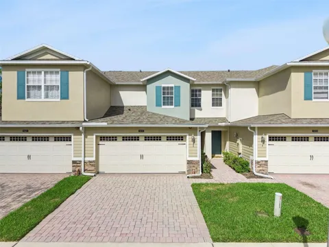 1017 PRIORY CIRCLE