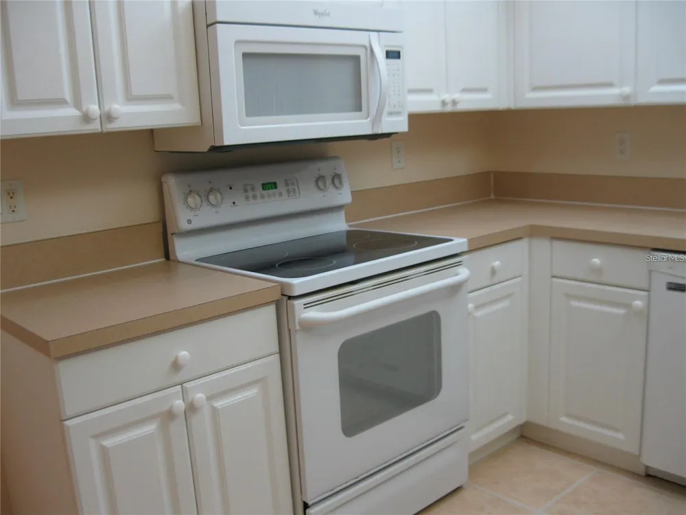 6405 BAY CEDAR LANE #26 Bradenton, FL 34203