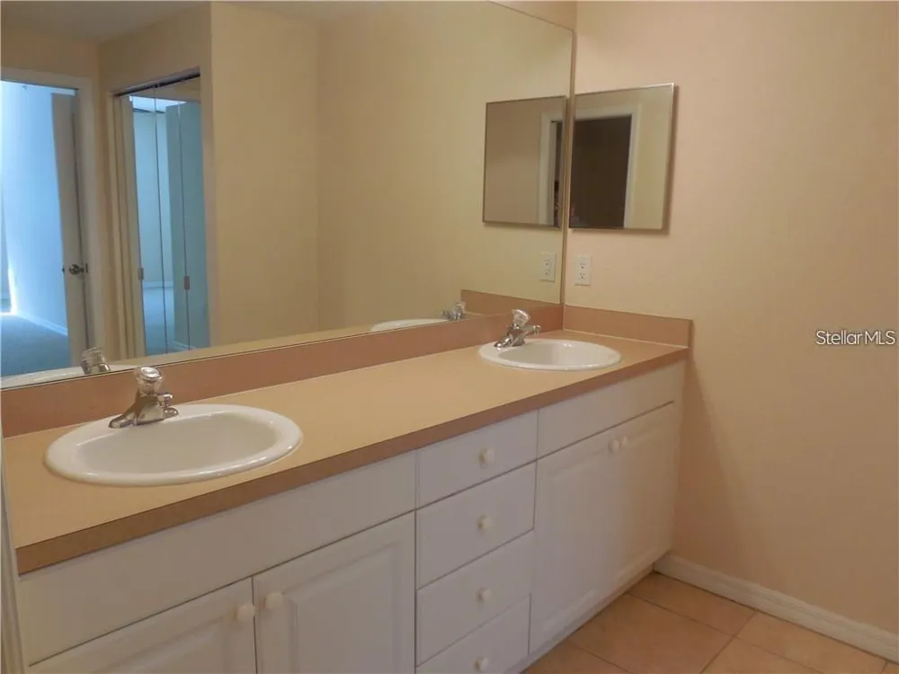 6405 BAY CEDAR LANE #26 Bradenton, FL 34203