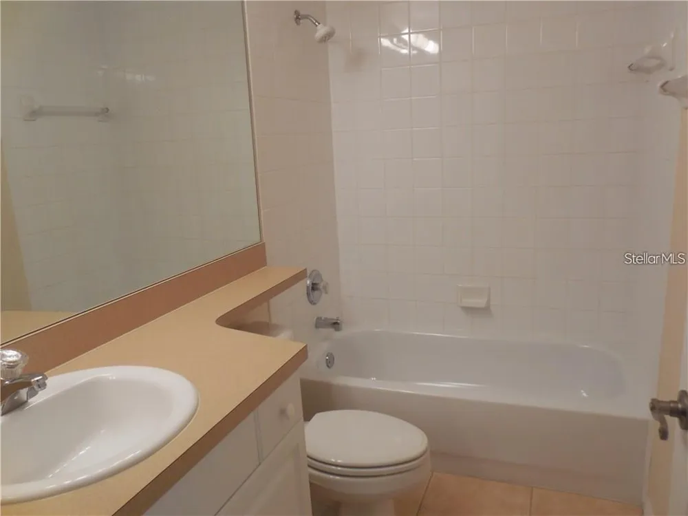 6405 BAY CEDAR LANE #26 Bradenton, FL 34203