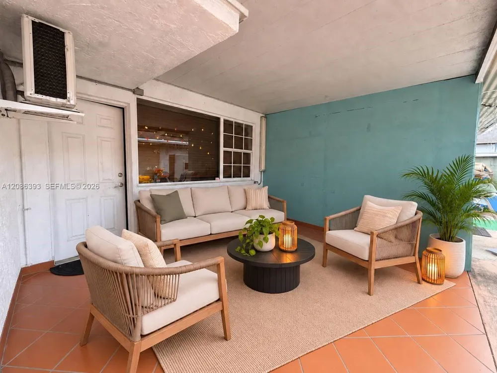 62 W 44th St #1 Hialeah, FL 33012