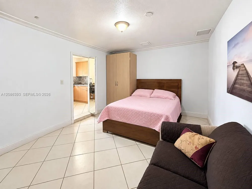62 W 44th St #1 Hialeah, FL 33012