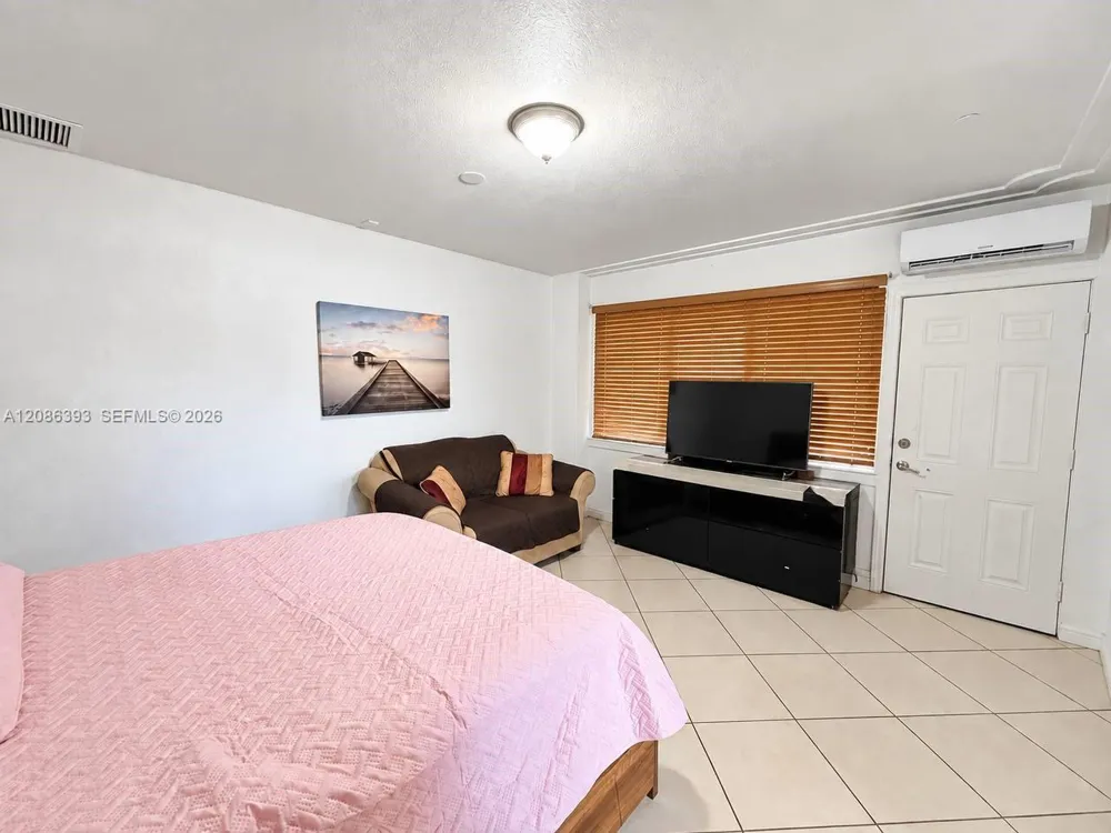 62 W 44th St #1 Hialeah, FL 33012