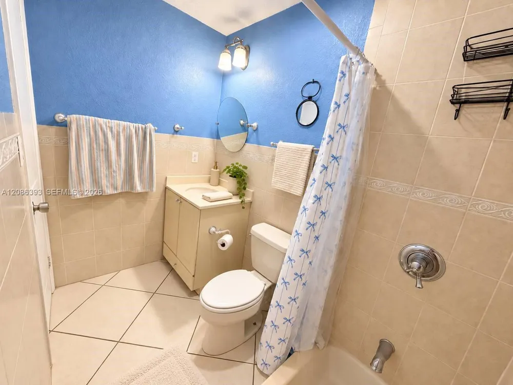 62 W 44th St #1 Hialeah, FL 33012