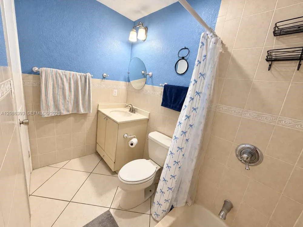 62 W 44th St #1 Hialeah, FL 33012
