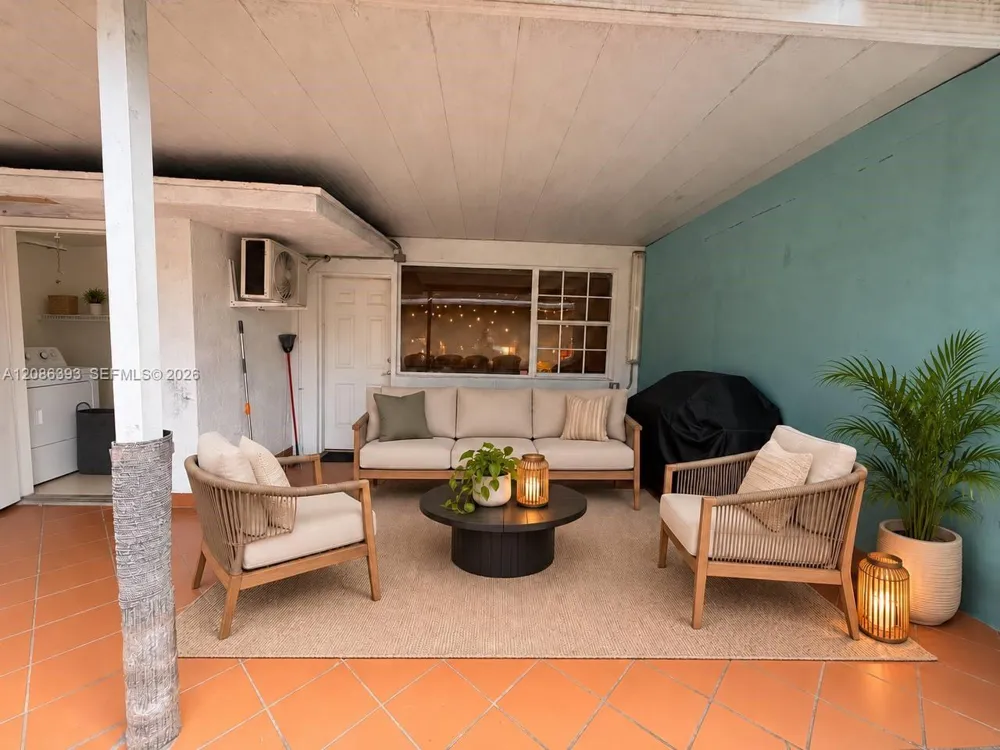 62 W 44th St #1 Hialeah, FL 33012