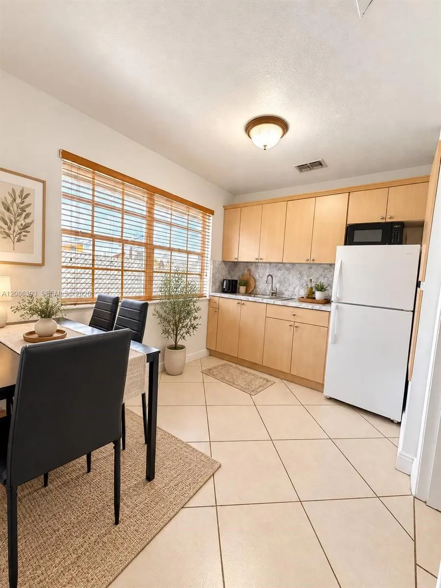 62 W 44th St #1 Hialeah, FL 33012
