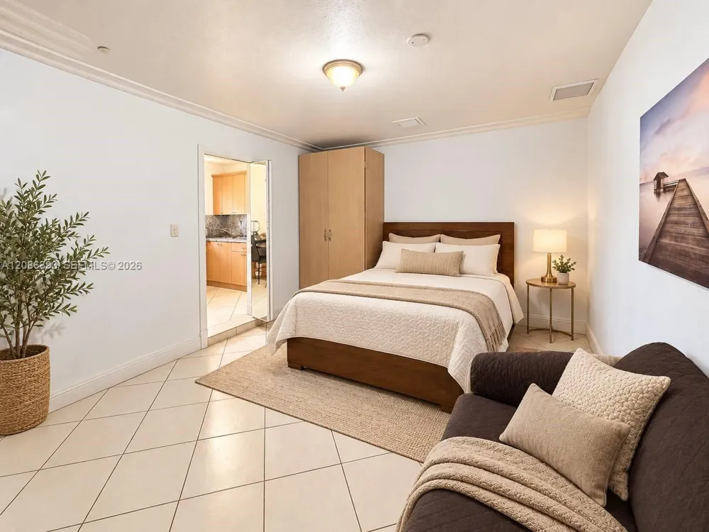 62 W 44th St #1 Hialeah, FL 33012