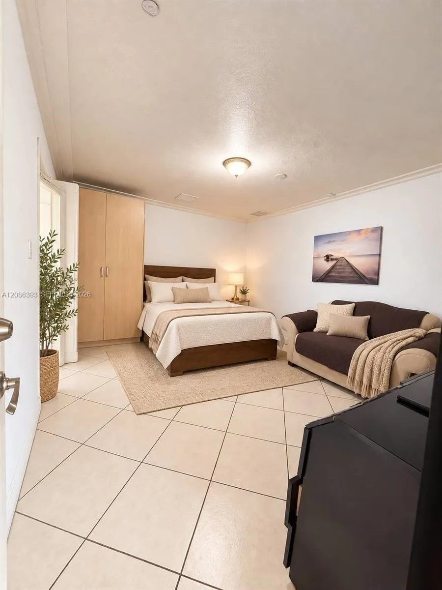 62 W 44th St #1 Hialeah, FL 33012