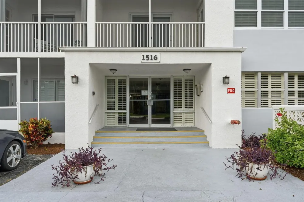 1516 S Lakeside Drive #408 
