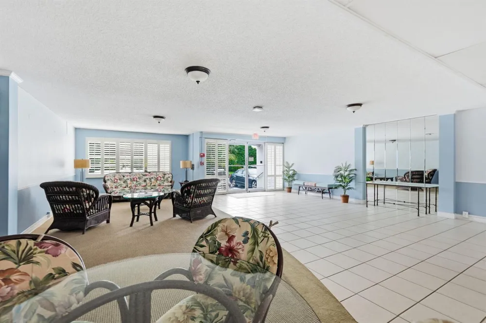 1516 S Lakeside Drive #408 