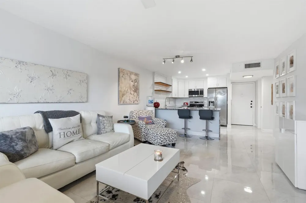 1516 S Lakeside Drive #408 