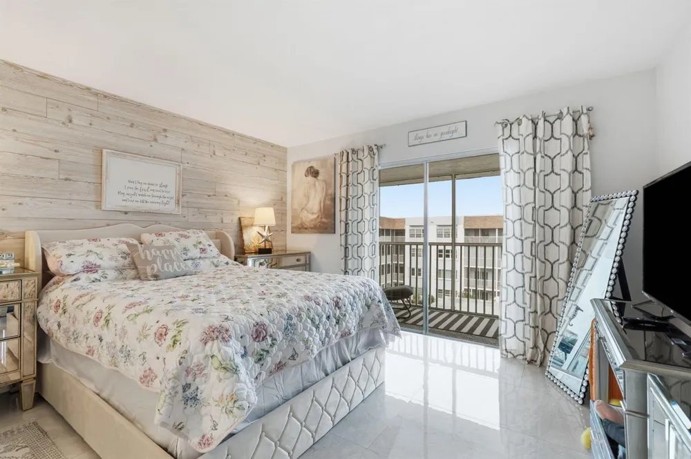1516 S Lakeside Drive #408 