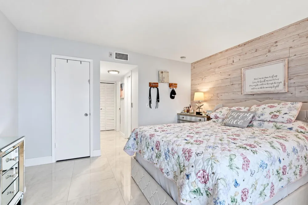 1516 S Lakeside Drive #408 