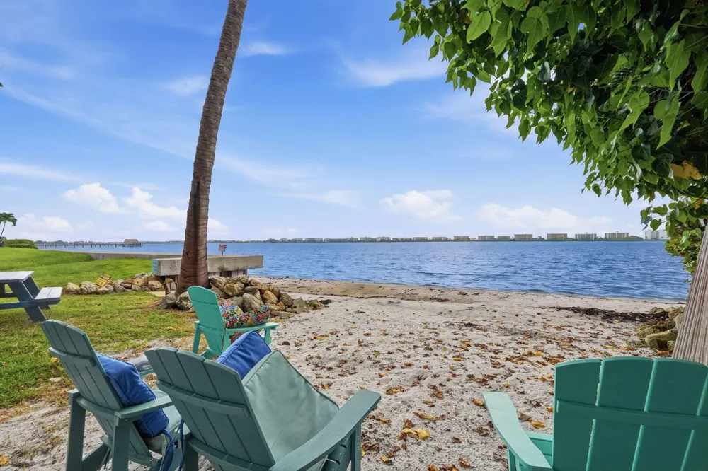 1516 S Lakeside Drive #408 