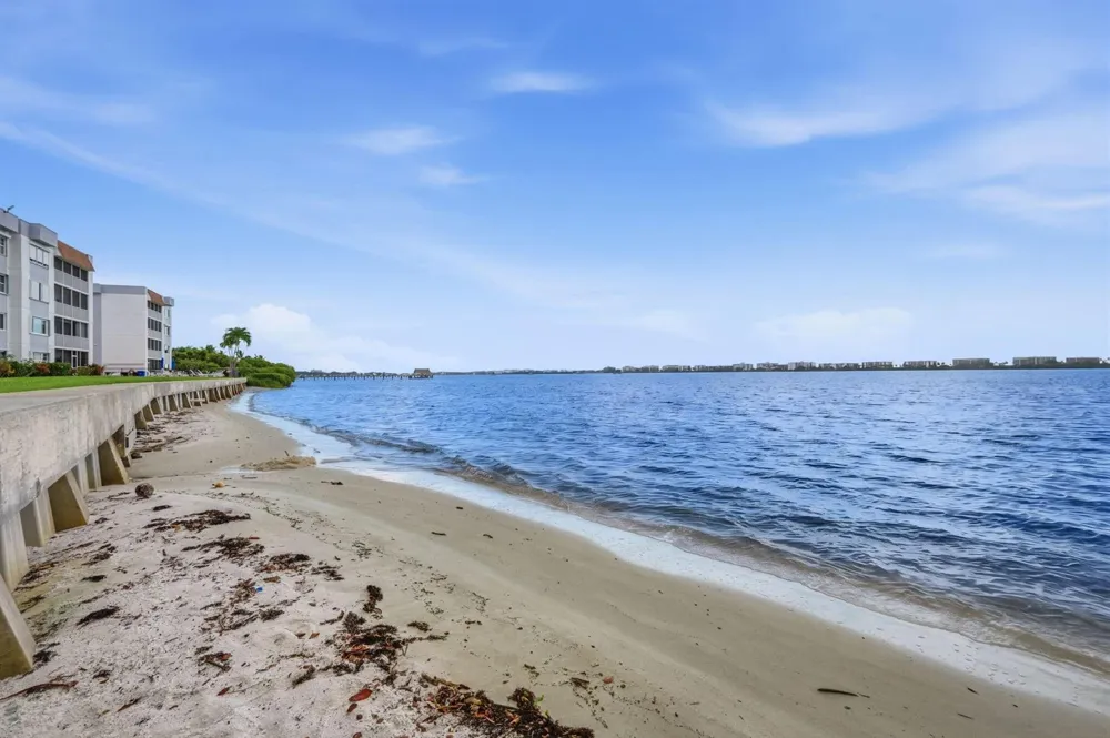 1516 S Lakeside Drive #408 