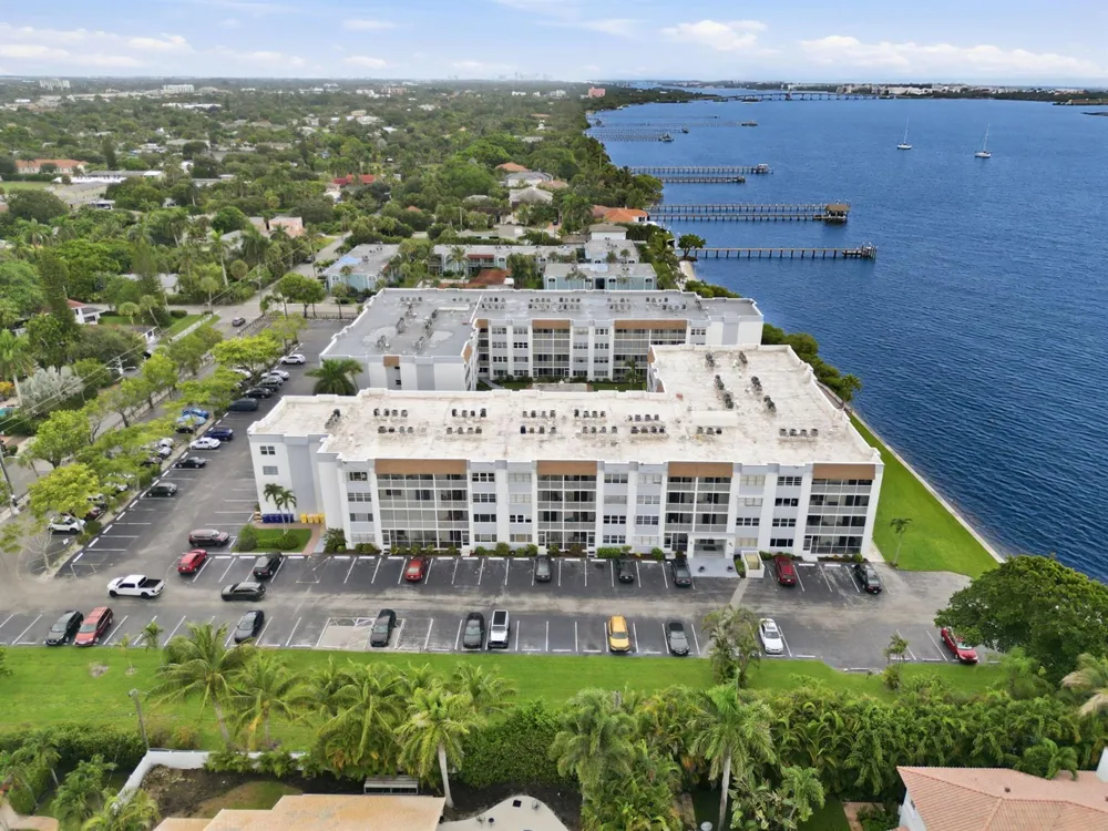 1516 S Lakeside Drive #408 
