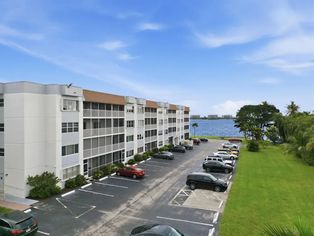1516 S Lakeside Drive #408 