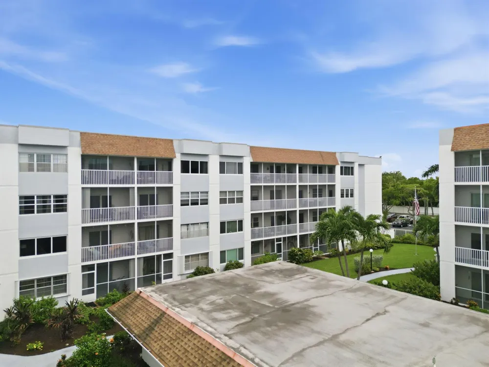 1516 S Lakeside Drive #408 