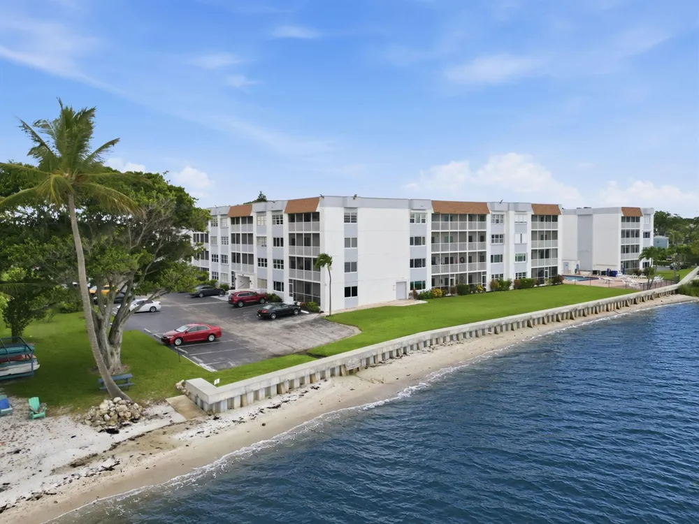 1516 S Lakeside Drive #408 