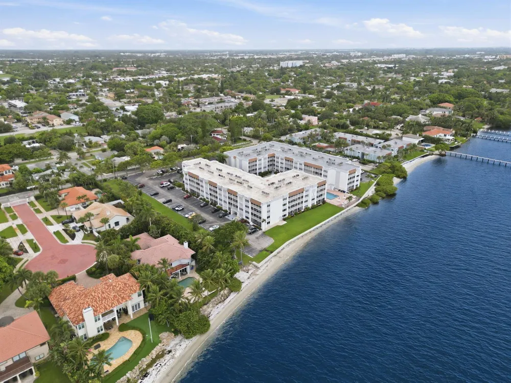 1516 S Lakeside Drive #408 