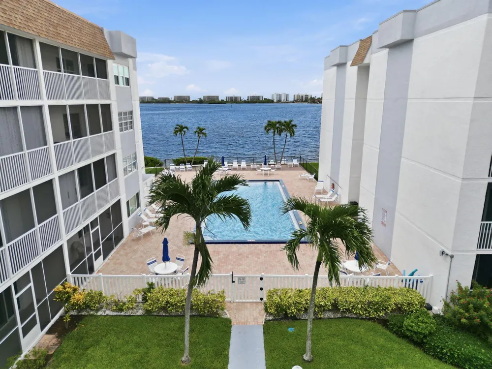 1516 S Lakeside Drive #408 
