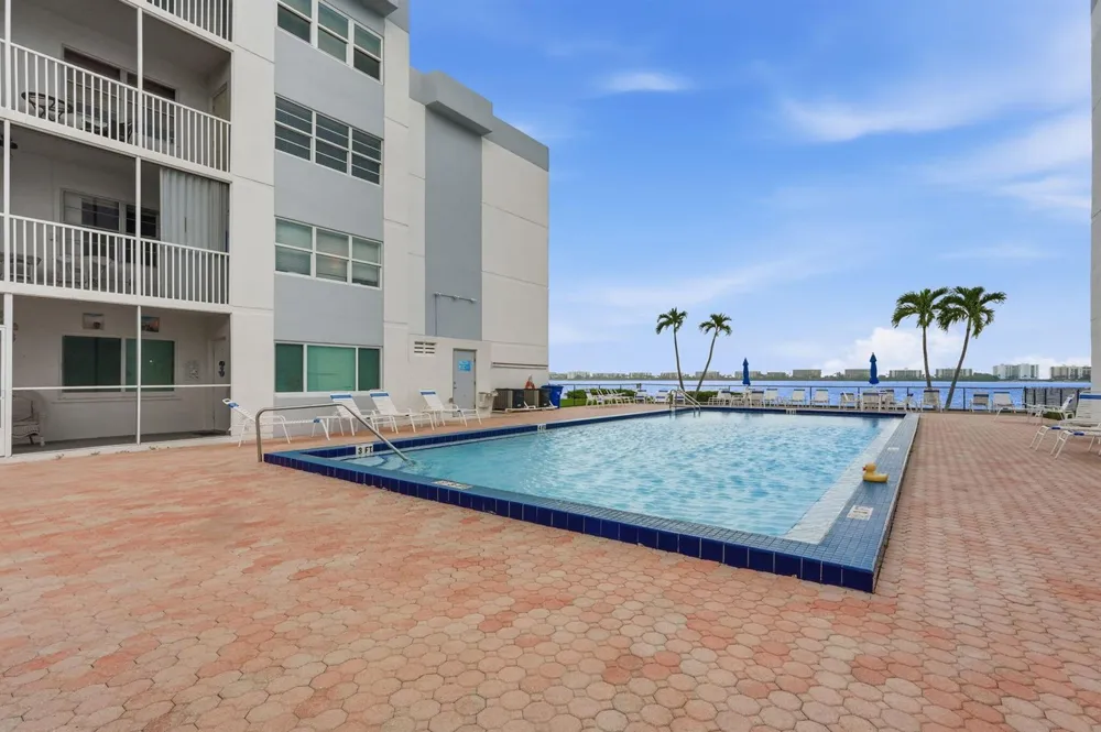 1516 S Lakeside Drive #408 