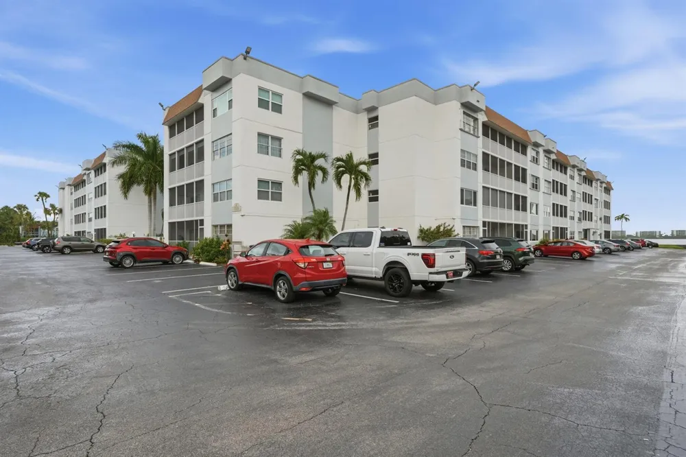 1516 S Lakeside Drive #408 