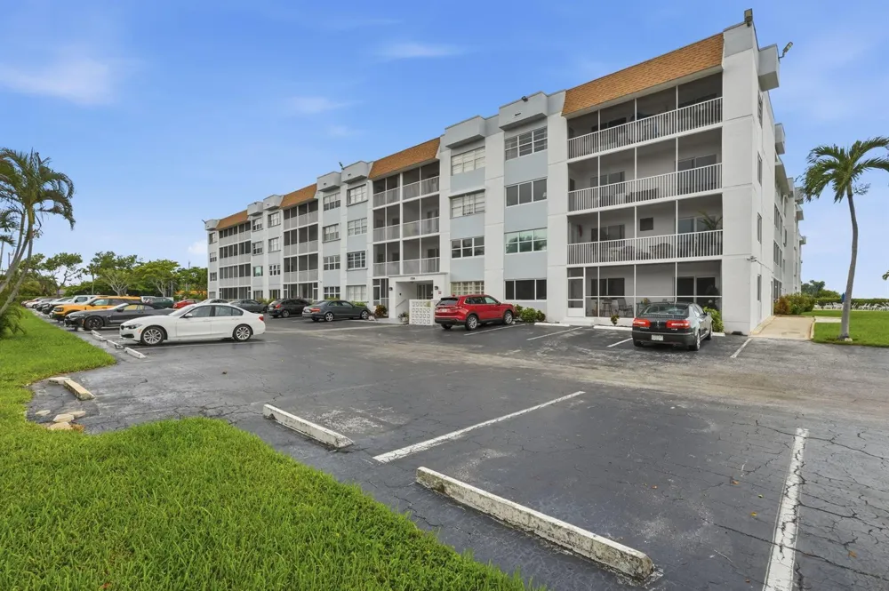 1516 S Lakeside Drive #408 