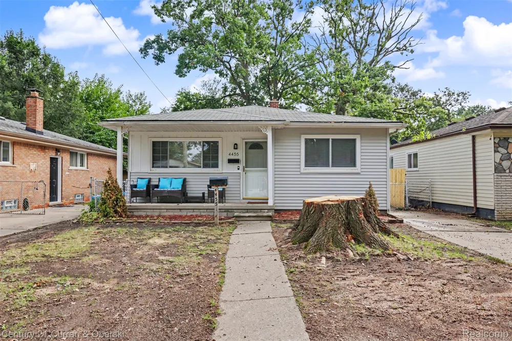4455 Hipp Street Dearborn Heights City, MI 48125