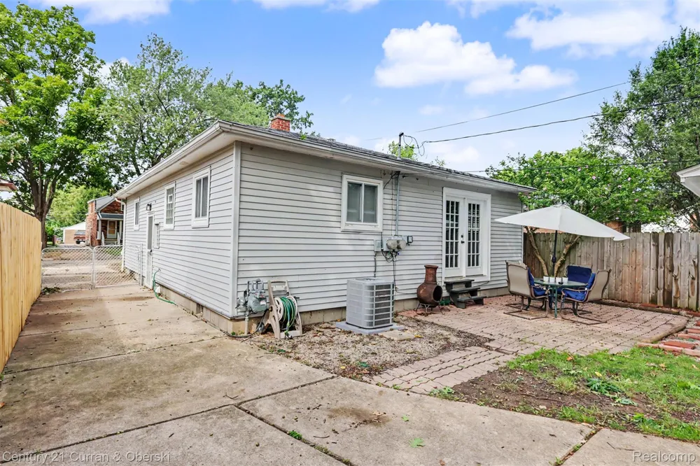 4455 Hipp Street Dearborn Heights City, MI 48125