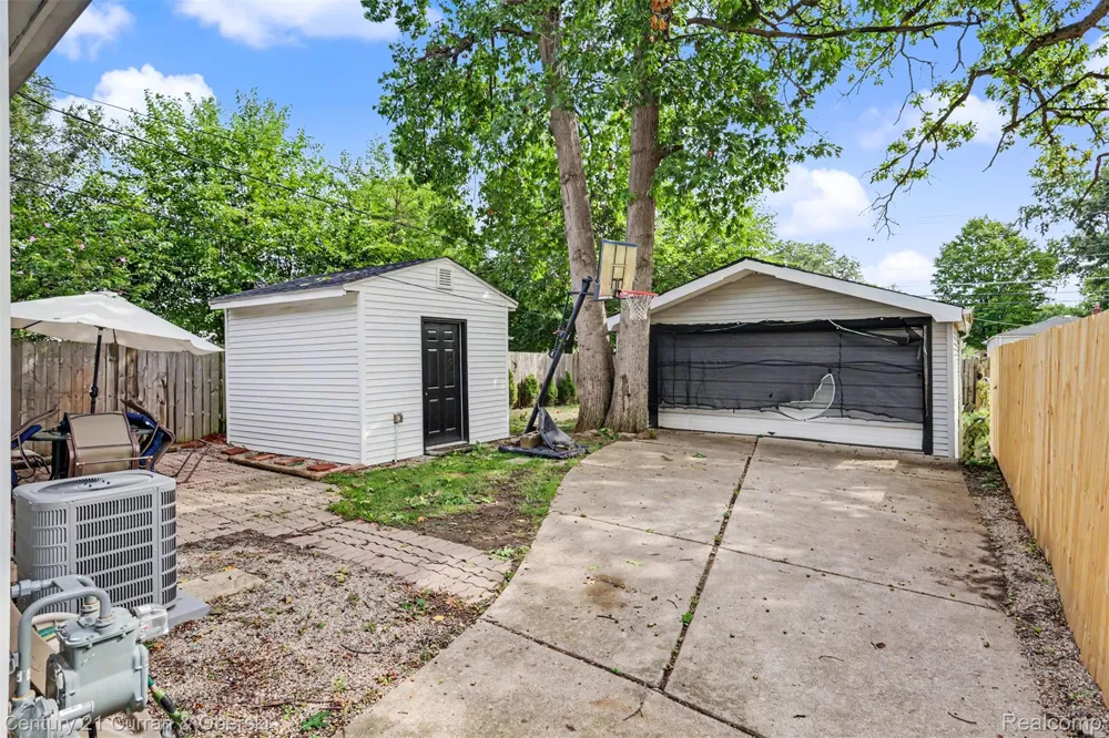 4455 Hipp Street Dearborn Heights City, MI 48125