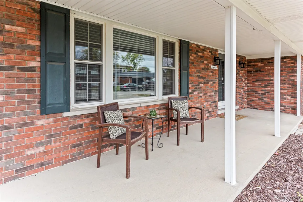 16515 Festian Drive Clinton Charter Township, MI 48035