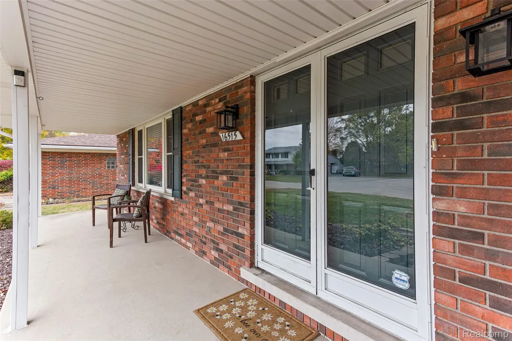 16515 Festian Drive Clinton Charter Township, MI 48035