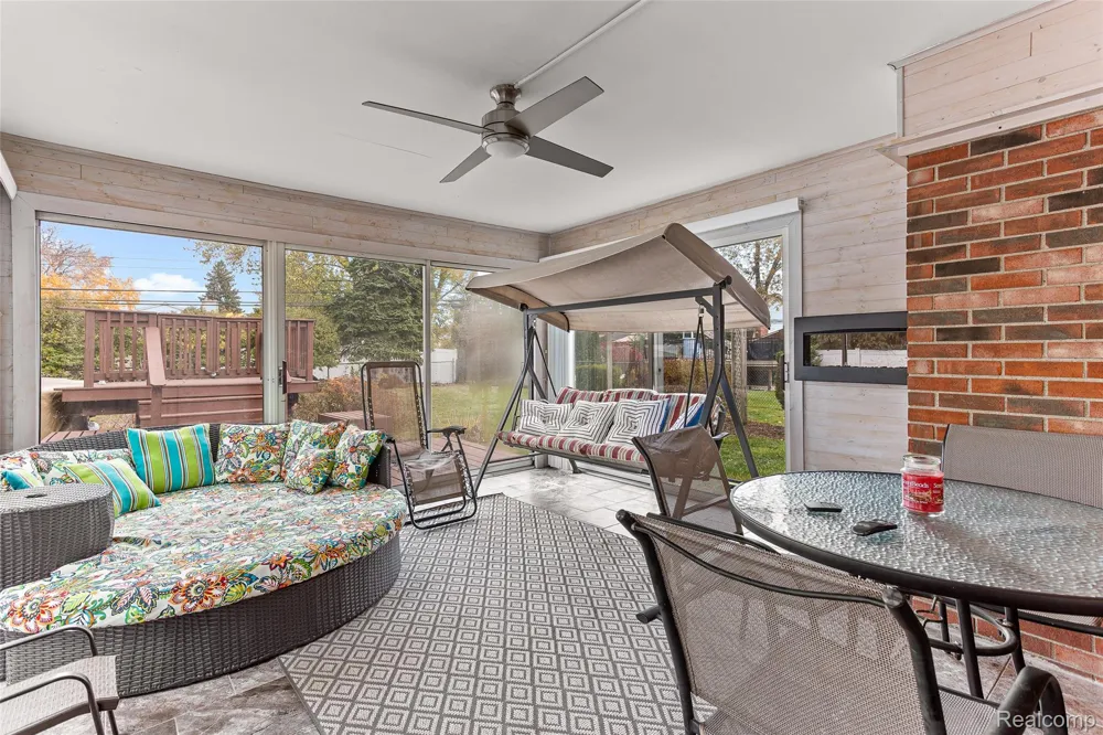 16515 Festian Drive Clinton Charter Township, MI 48035