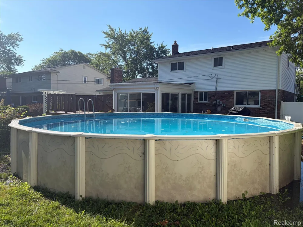 16515 Festian Drive Clinton Charter Township, MI 48035