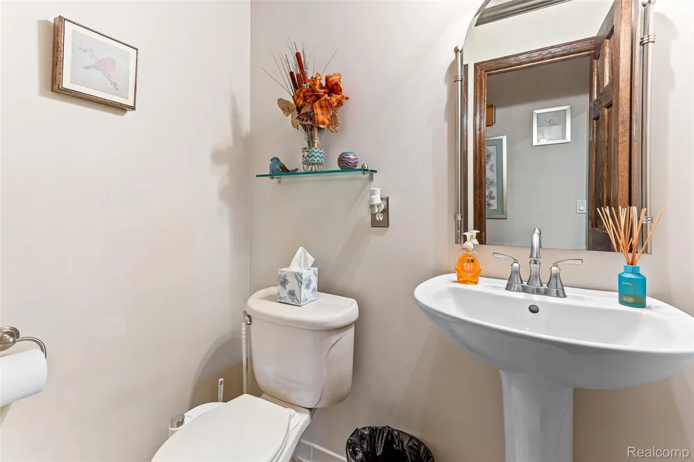 16515 Festian Drive Clinton Charter Township, MI 48035