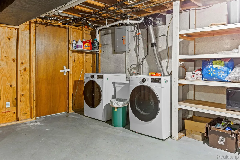 16515 Festian Drive Clinton Charter Township, MI 48035