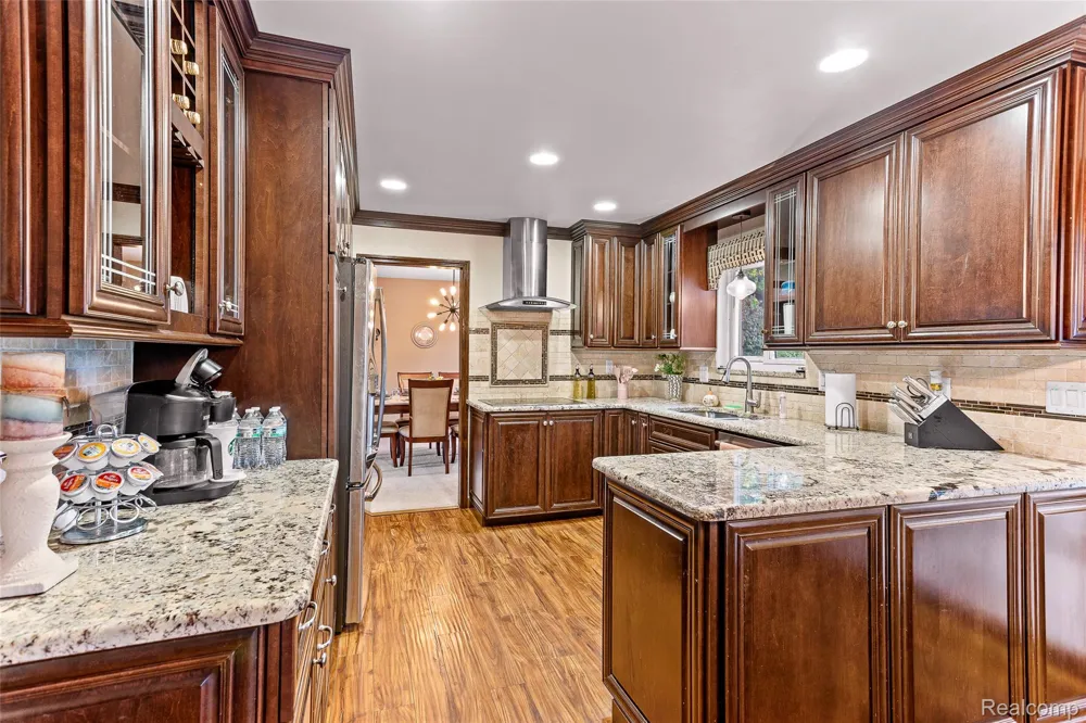 16515 Festian Drive Clinton Charter Township, MI 48035