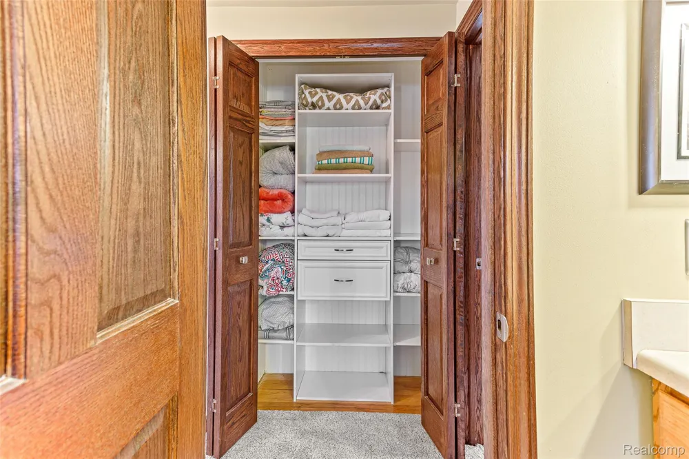 16515 Festian Drive Clinton Charter Township, MI 48035